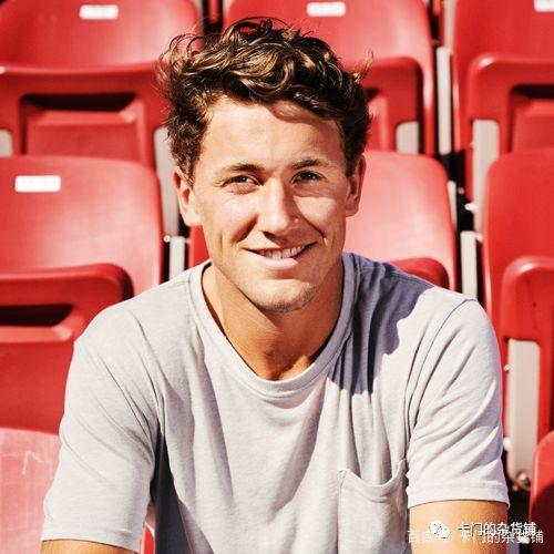 球员们通过 球员们通过