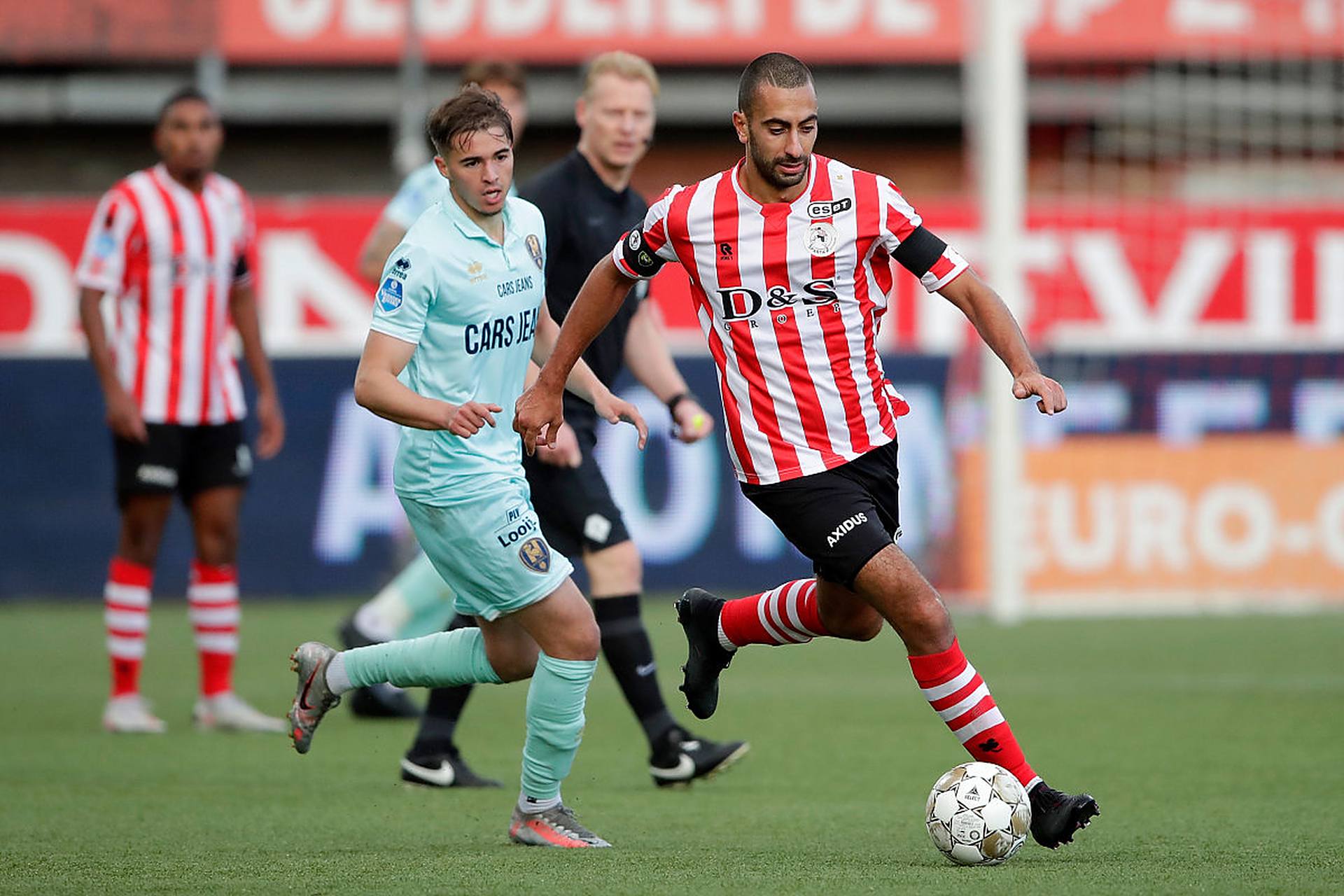 坛上具备了 坛上具备了